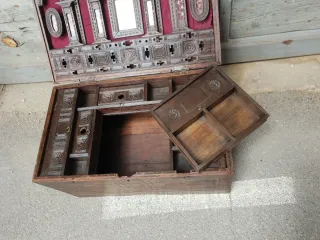 Cassapanca antica baule indonesiano in legno