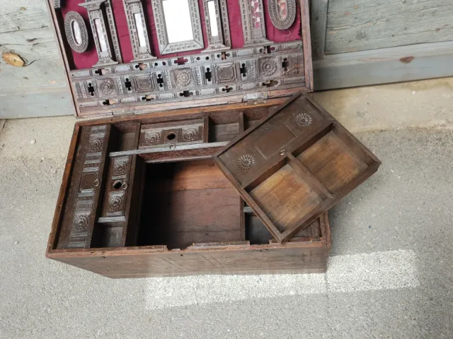 Cassapanca antica baule indonesiano in legno