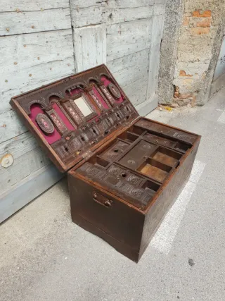 Cassapanca antica baule indonesiano in legno