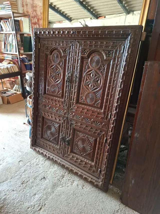 Antiguo marco de madera tallada