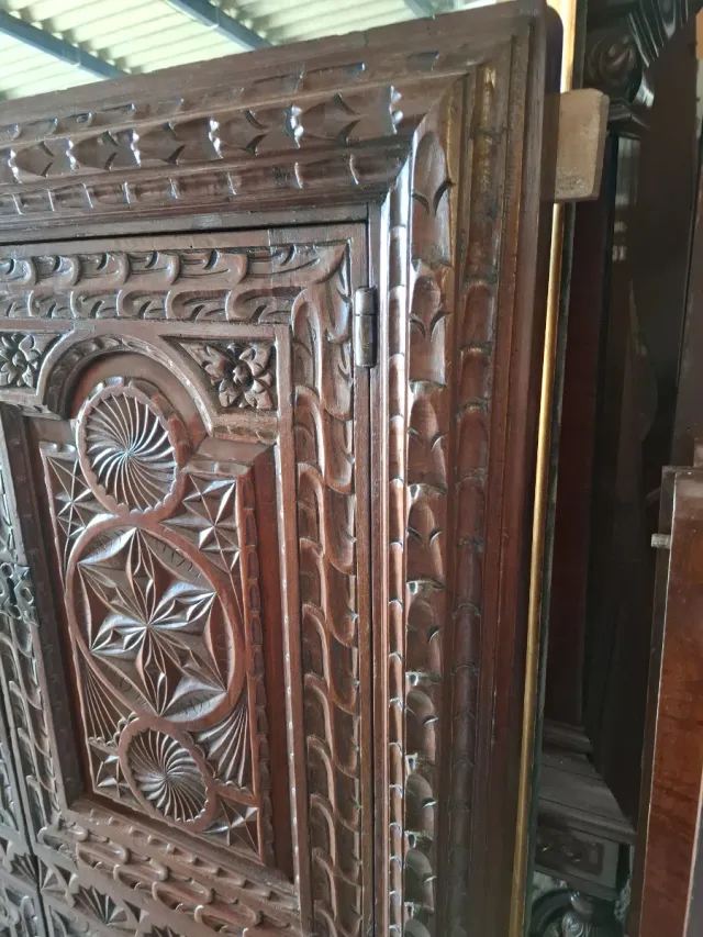 Antiguo marco de madera tallada