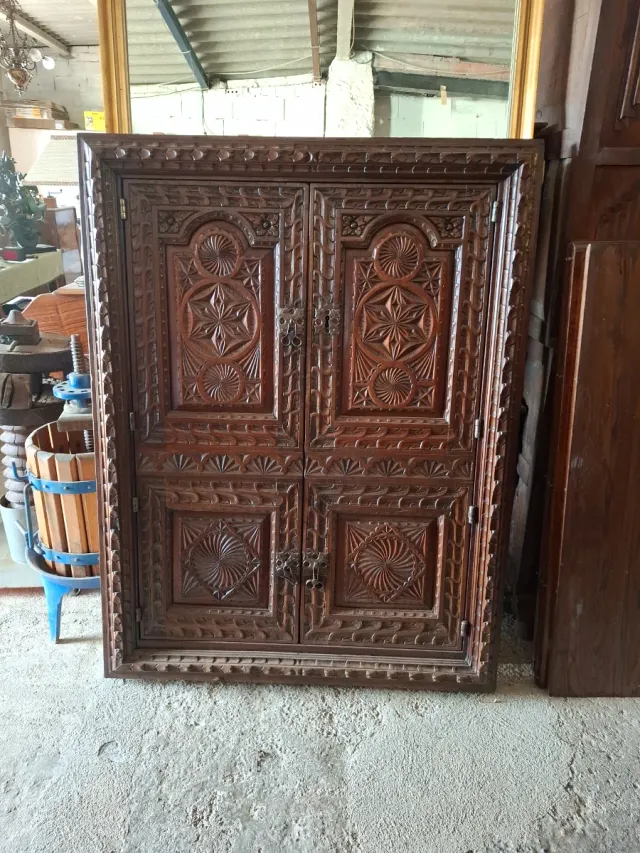 Antiguo marco de madera tallada