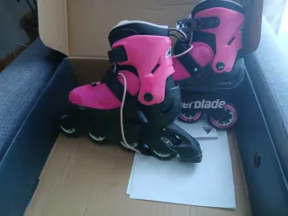 Patines en línea rosas y negros