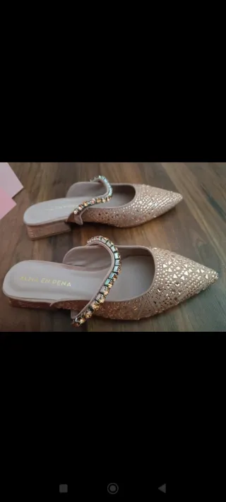 Zapatos Alma en Pena destalonados dorados