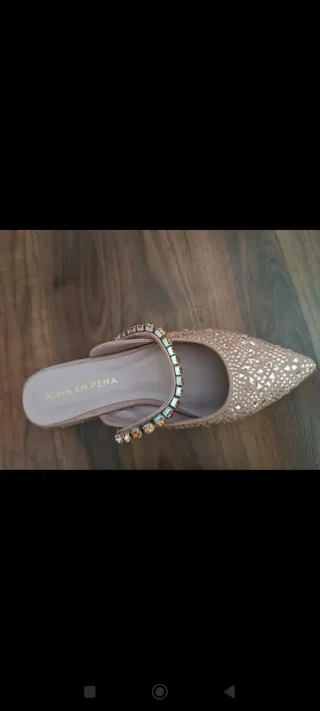 Zapatos Alma en Pena destalonados dorados