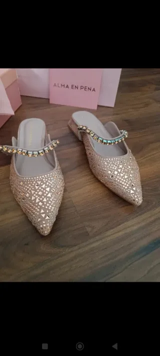 Zapatos Alma en Pena destalonados dorados