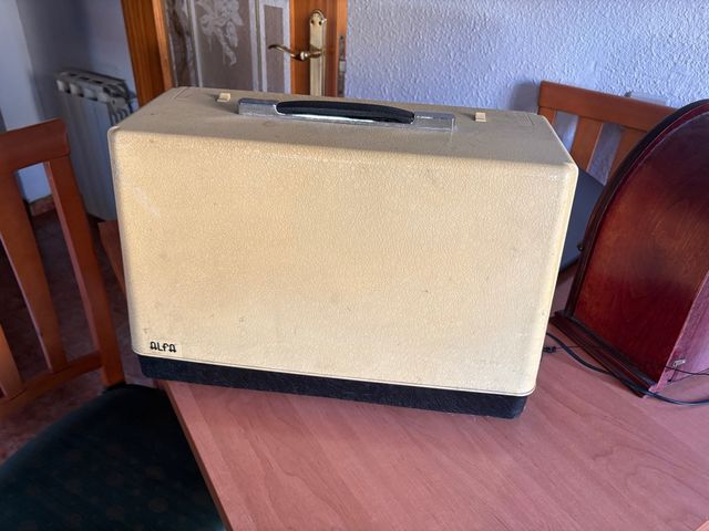 Máquina de coser Alfa antigua