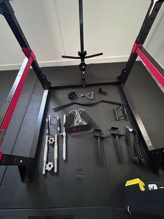 Attrezzatura per palestra con accessori