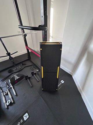 Attrezzatura per palestra con accessori