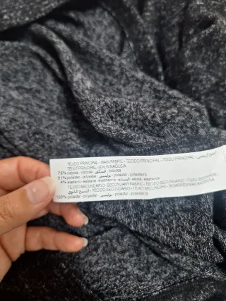 Vestido gris marengo con cuello blanco