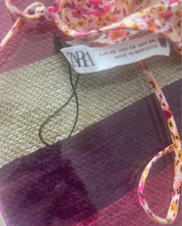 Vestido Zara flores abertura pierna