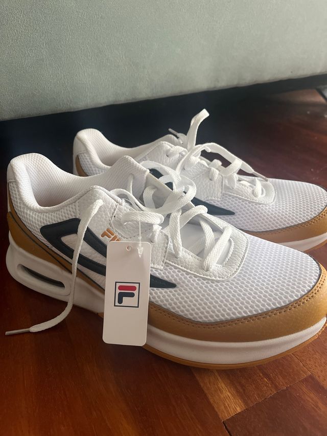 Zapatillas Fila Blancas y Marrones Talla 41