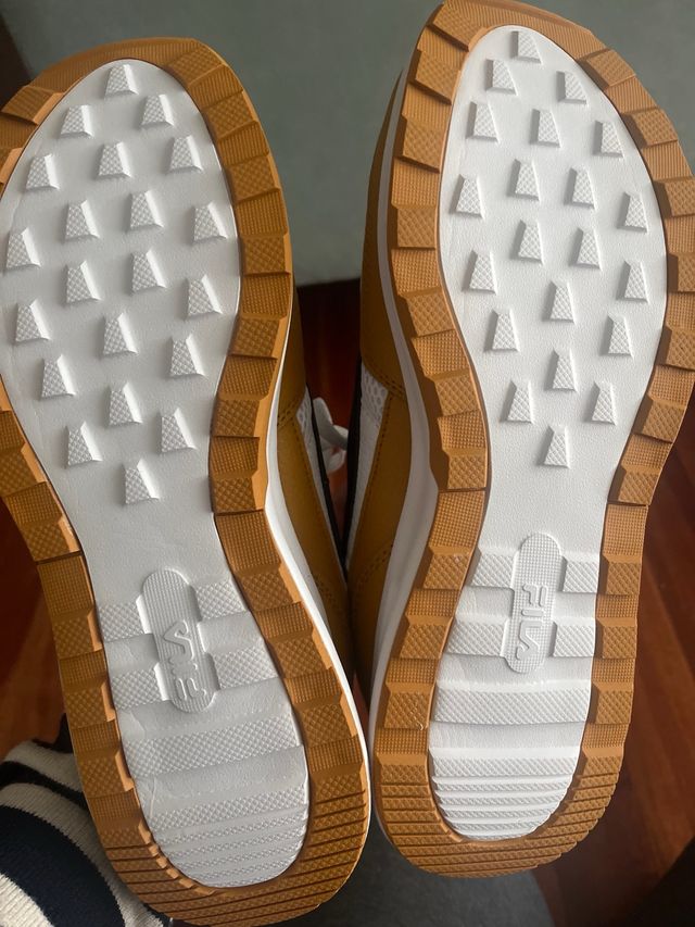 Zapatillas Fila Blancas y Marrones Talla 41