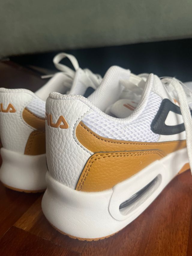 Zapatillas Fila Blancas y Marrones Talla 41