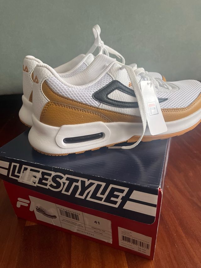 Zapatillas Fila Blancas y Marrones Talla 41