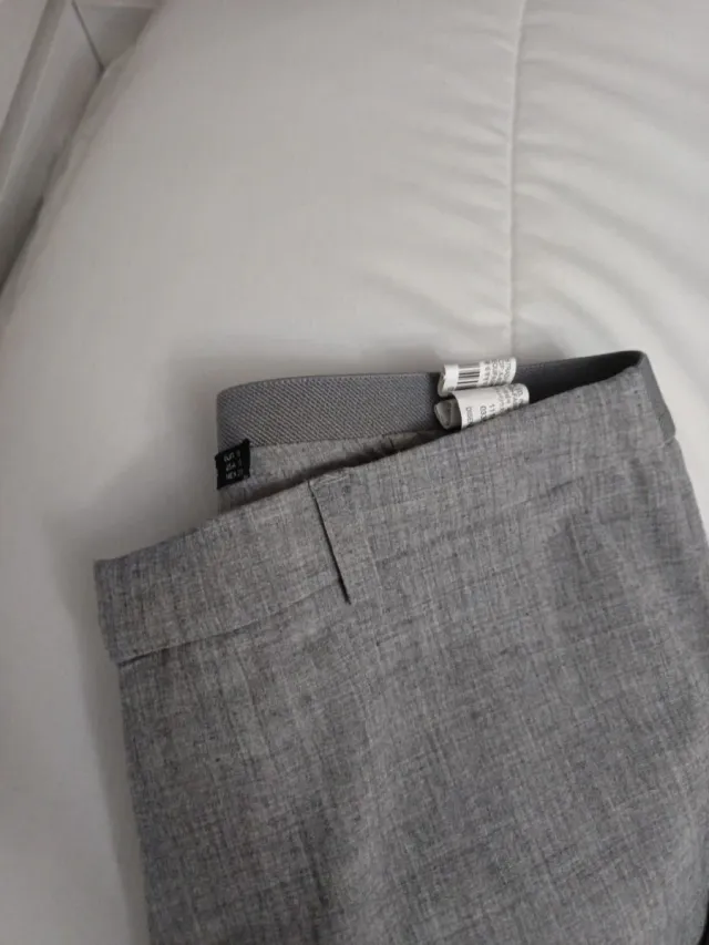 Pantalón gris Stradivarius fino Talla