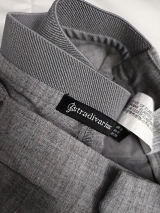 Pantalón gris Stradivarius fino Talla