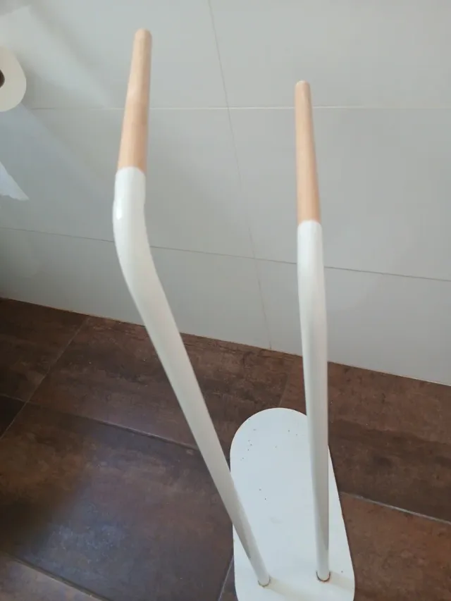 Colgador de pie para toallas