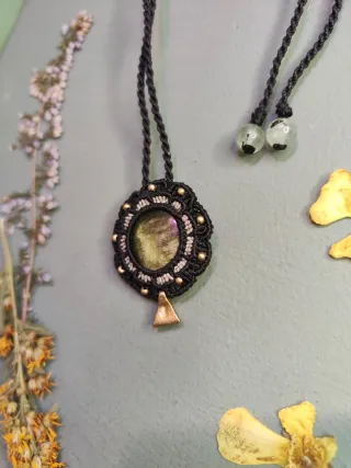 Collar macramé obsidiana dorada