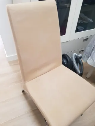 Silla  de diseño Beige con Patas Metálicas