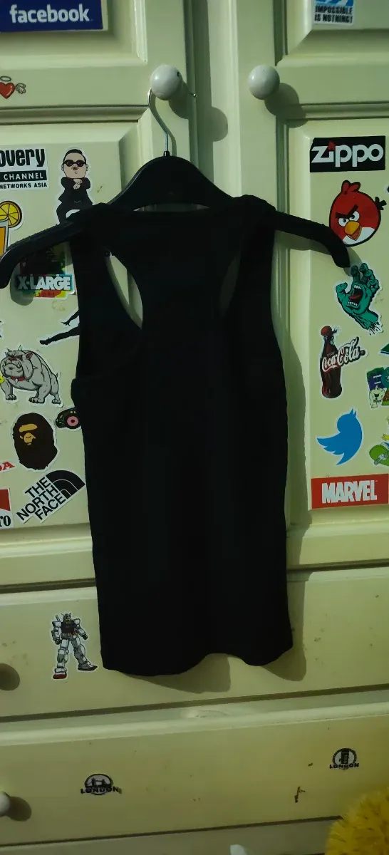 Camiseta sin mangas negra