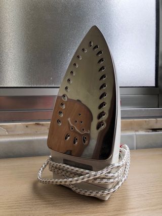 Ferro de engomar Girmi branco