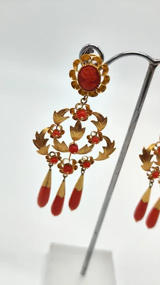Pendientes Dama oro 18kt piedras coral