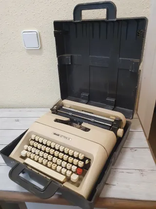 Máquina de escribir Olivetti Lettera 35