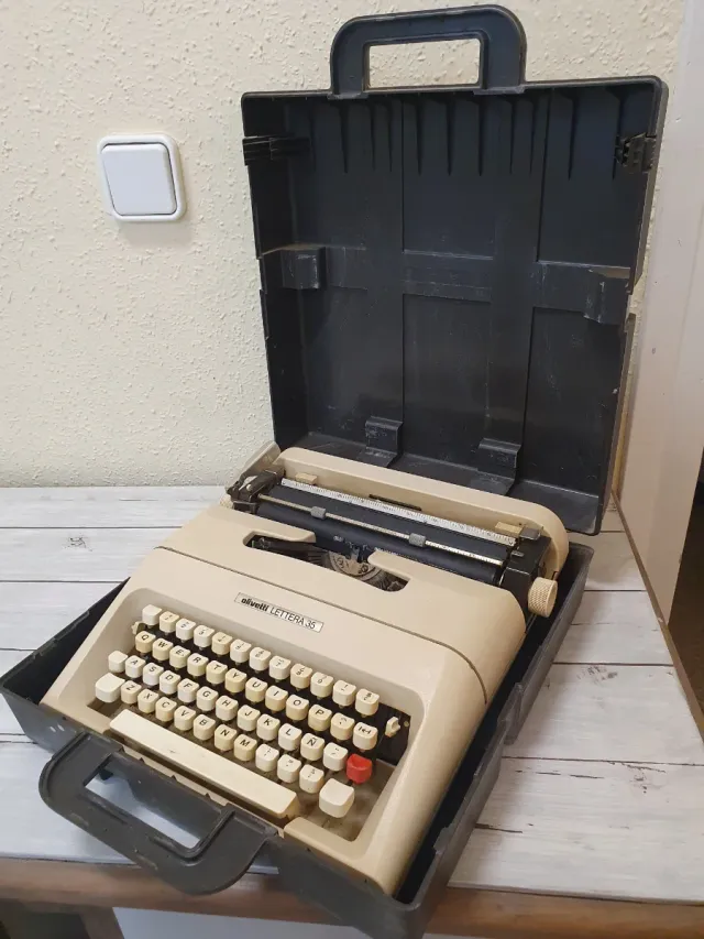 Máquina de escribir Olivetti Lettera 35