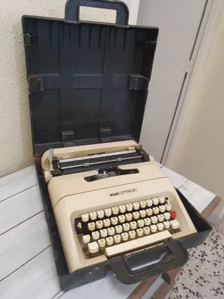 Máquina de escribir Olivetti Lettera 35