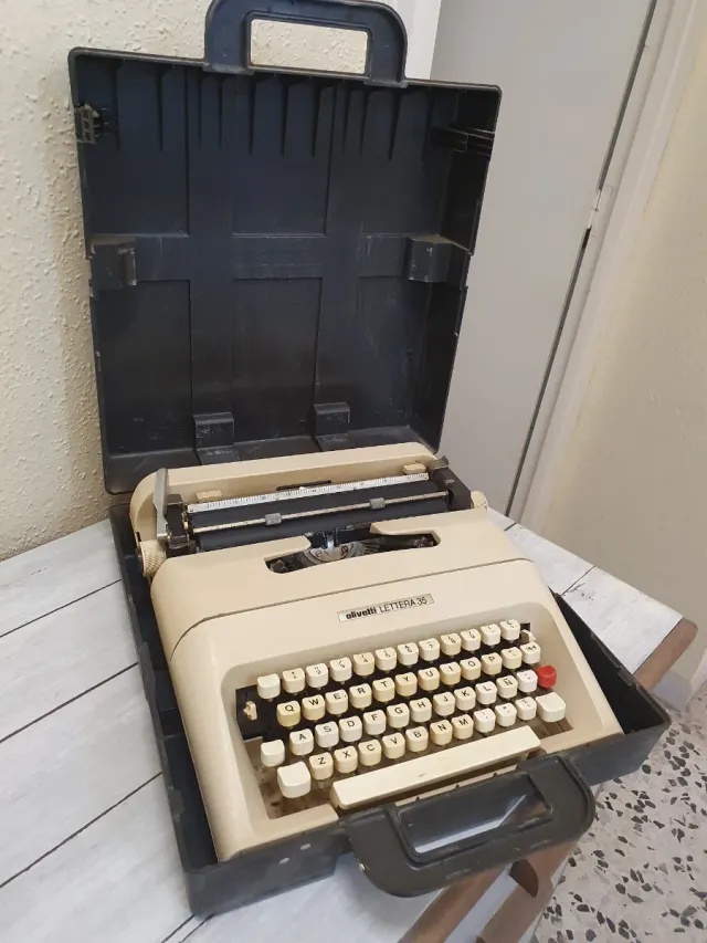 Máquina de escribir Olivetti Lettera 35