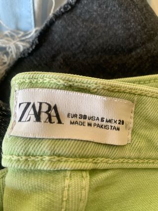 Vaqueros Zara verde claro talla 38