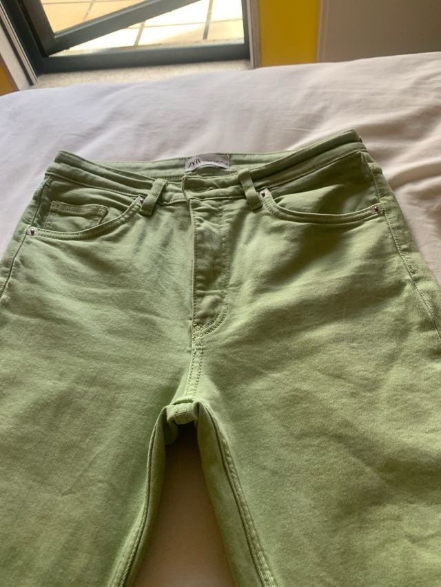 Vaqueros Zara verde claro talla 38