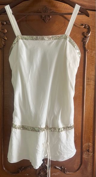 Top seda y lentejuelas blanco y dorado