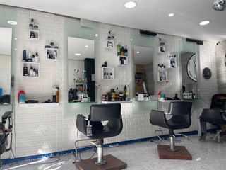 4 tocadores con sillones y lavacabezas