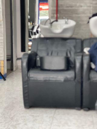 4 tocadores con sillones y lavacabezas