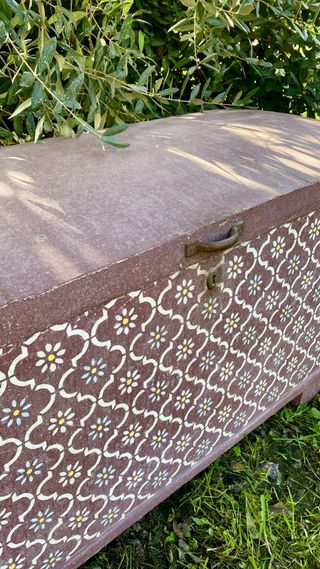 Baule decorato in legno