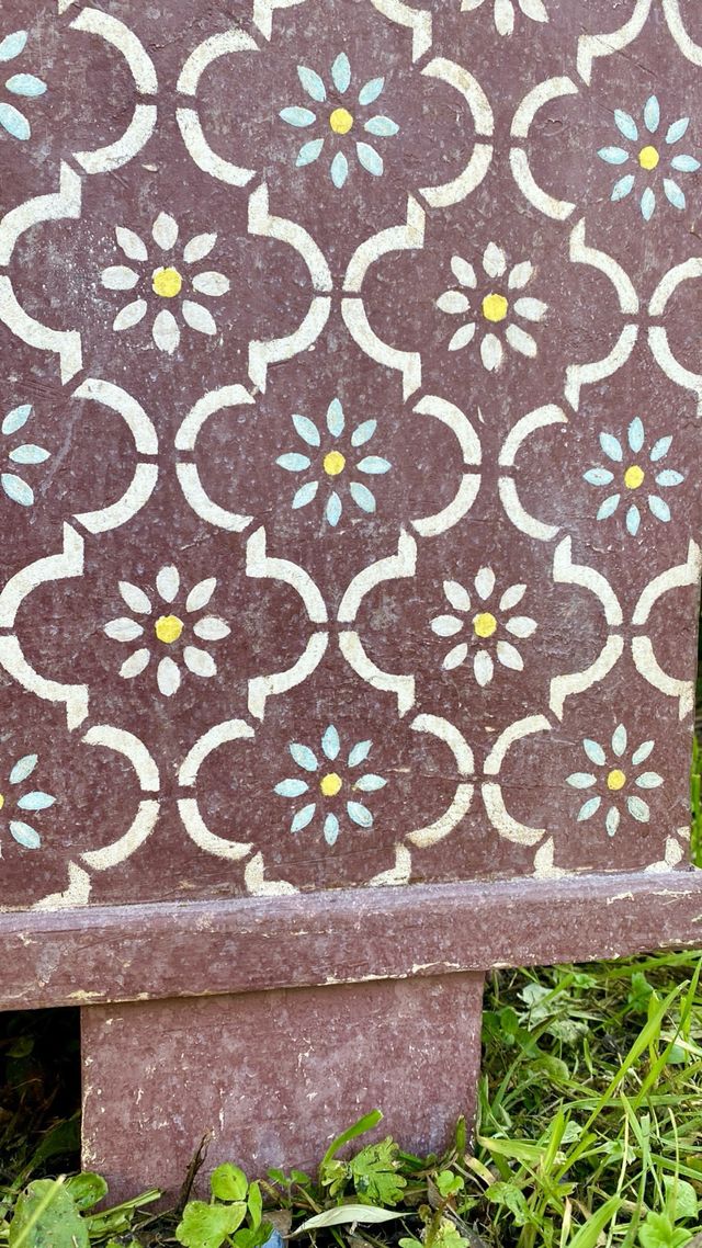 Baule decorato in legno