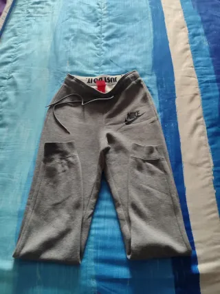 Pantalón chándal Nike gris