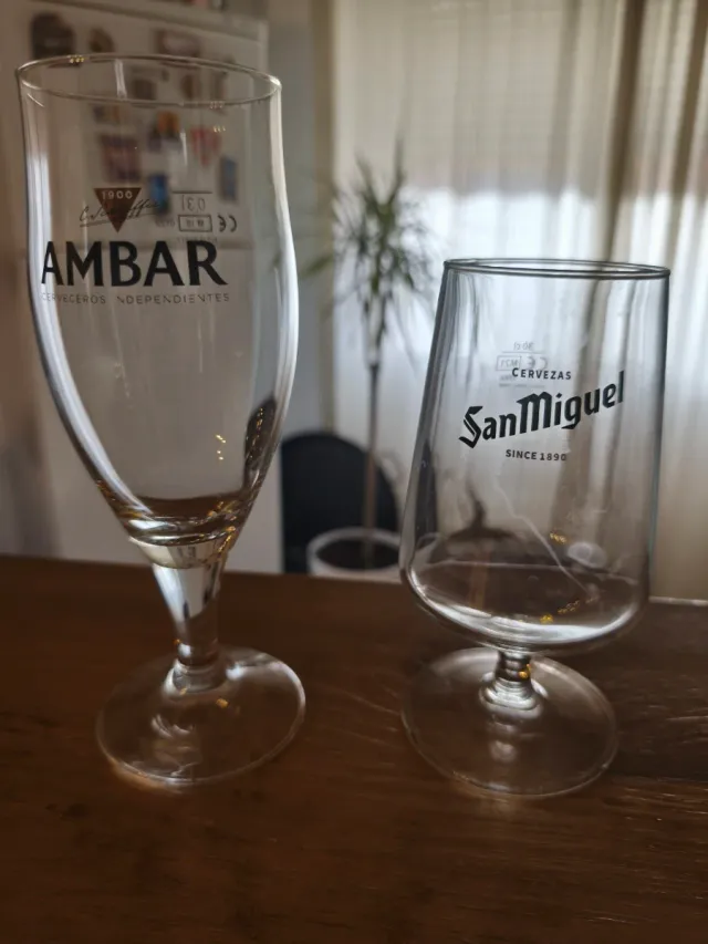 Copas de cerveza 11 San Miguel y 6 Ambar