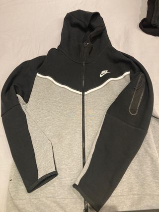 Sudadera Nike Tech Fleece Negra y Gris