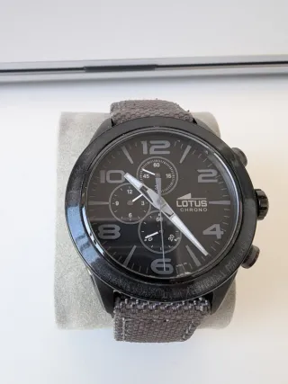 Reloj Lotus Cronógrafo Negro y Gris