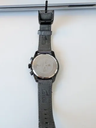 Reloj Lotus Cronógrafo Negro y Gris