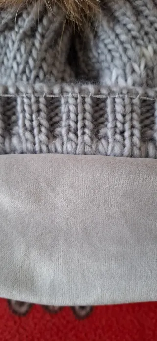 Cappello invernale con pon pon