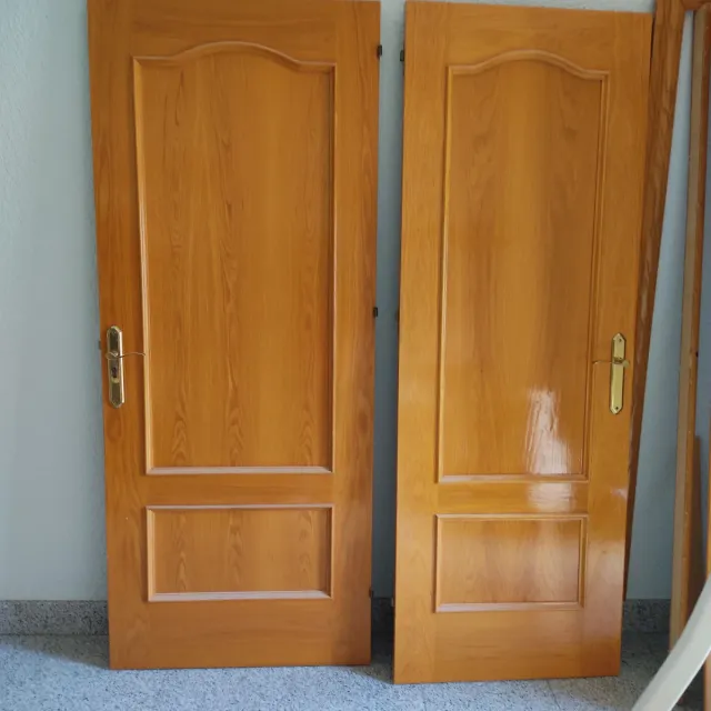2 Puertas Madera Roble con Manilla Dorada