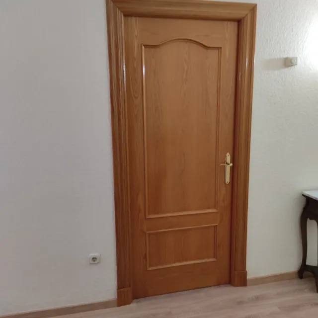 2 Puertas Madera Roble con Manilla Dorada