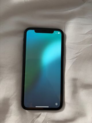 iPhone 11 nero 128 GB Batteria 85%
con cavo di ricarica