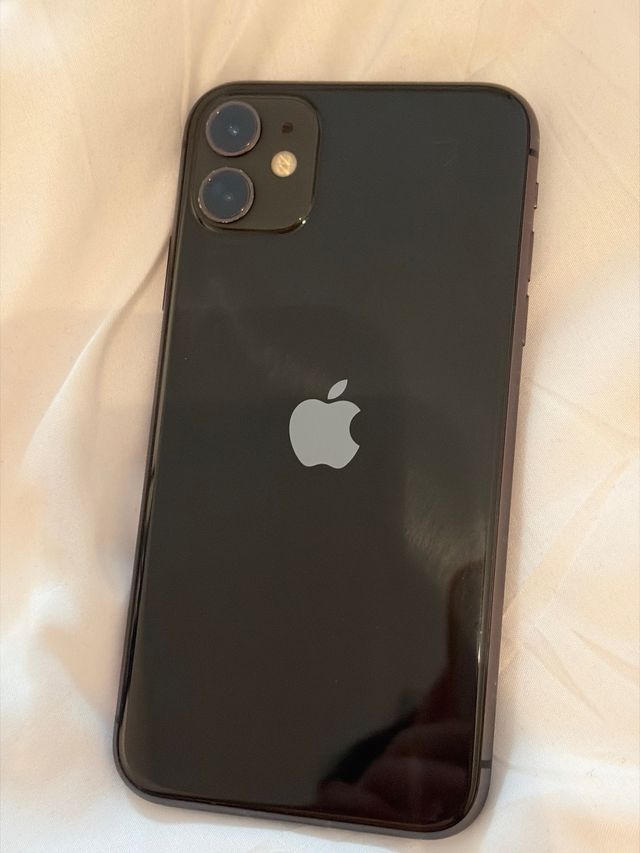 iPhone 11 nero 128 GB Batteria 85%
con cavo di ricarica
