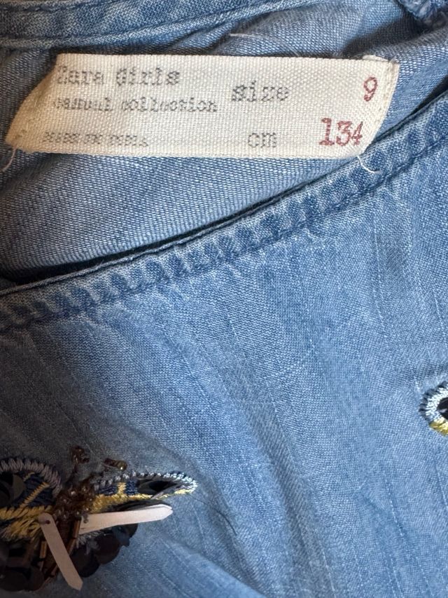 Vestido vaquero Zara para niña bordado