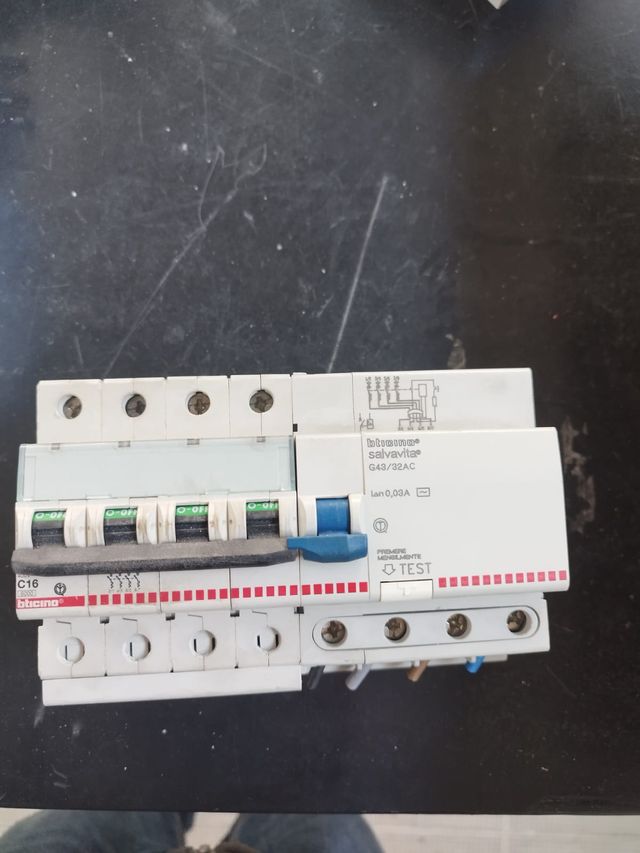 differenziale Bticino G43AC32